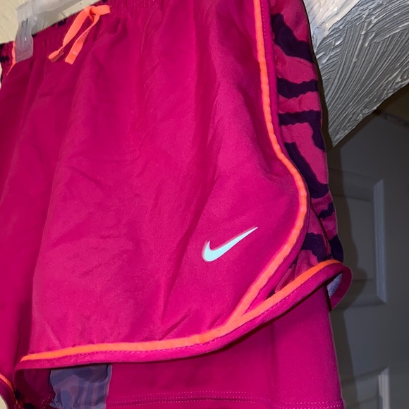 Nike Limited Athletic Sport Shorts - Picture 3 of 3